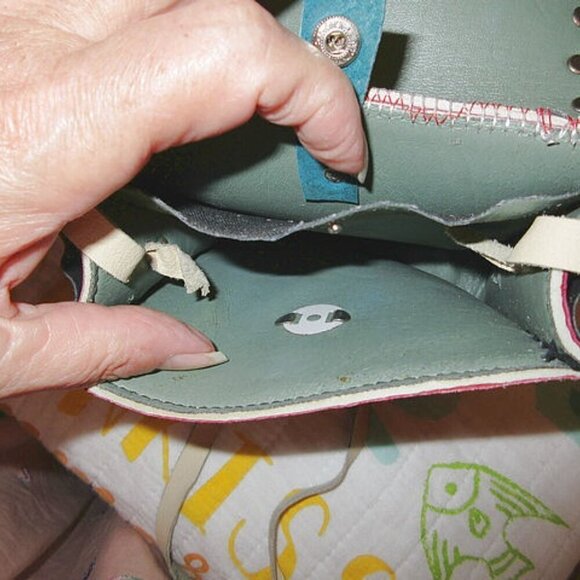 Native American Leather Medicine Bag Purse Beaded Tribal Crossbody Conchos Boho - Picture 7 of 12